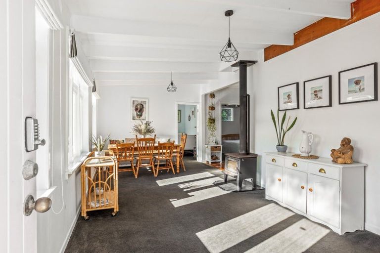 Photo of property in 32 Karekare Road, Karekare, New Lynn, 0772