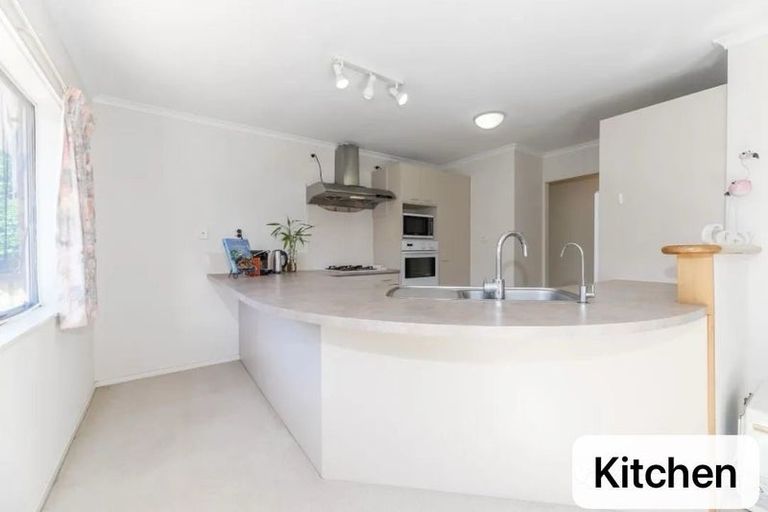 Photo of property in 1 Quartley Place, Huntington Park, Auckland, 2013