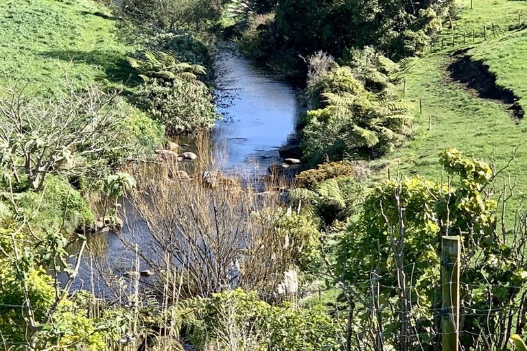 Photo of property in 124a Mountain Road, Sentry Hill, New Plymouth, 4373