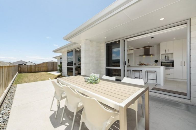 Photo of property in 3 Taioma Close, Papamoa, 3118