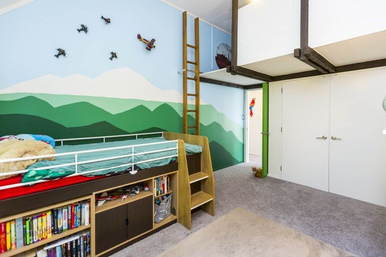 Photo of property in 19 Freemans Way, Pinehaven, Upper Hutt, 5019