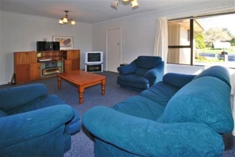 Photo of property in 1/412 Memorial Avenue, Burnside, Christchurch, 8053