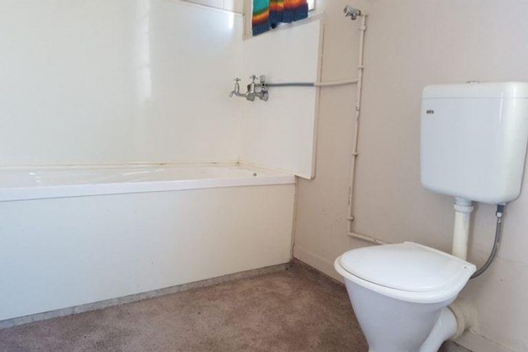 Photo of property in 3/4 Pomaria Road, Henderson, Auckland, 0610