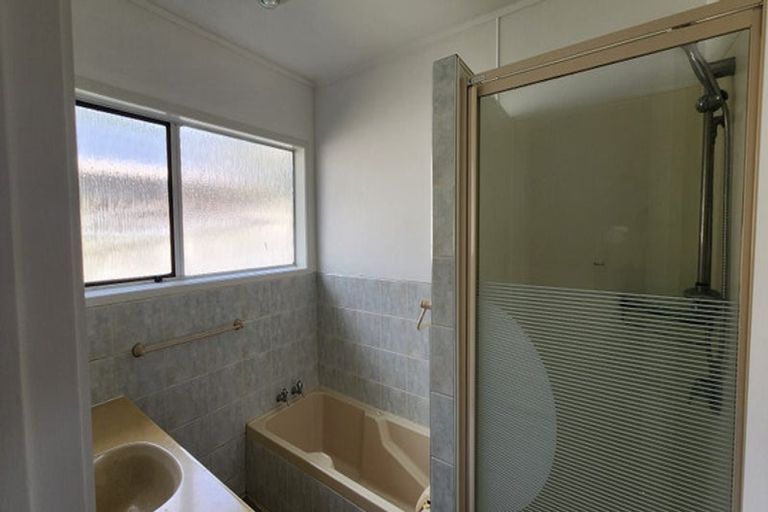 Photo of property in 2/54 Redwing Street, Browns Bay, Auckland, 0630