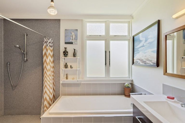 Photo of property in 5 Harris Street, Waitara, 4320