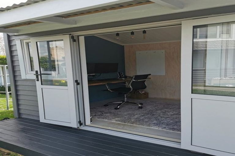 Photo of property in 85a Litten Road, Cockle Bay, Auckland, 2014