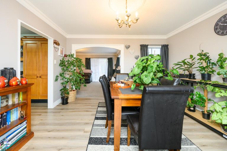 Photo of property in 6 Grange Place, Milson, Palmerston North, 4414