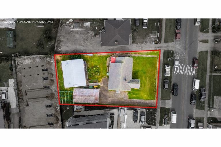 Photo of property in 2 Fruitvale Road, New Lynn, Auckland, 0600