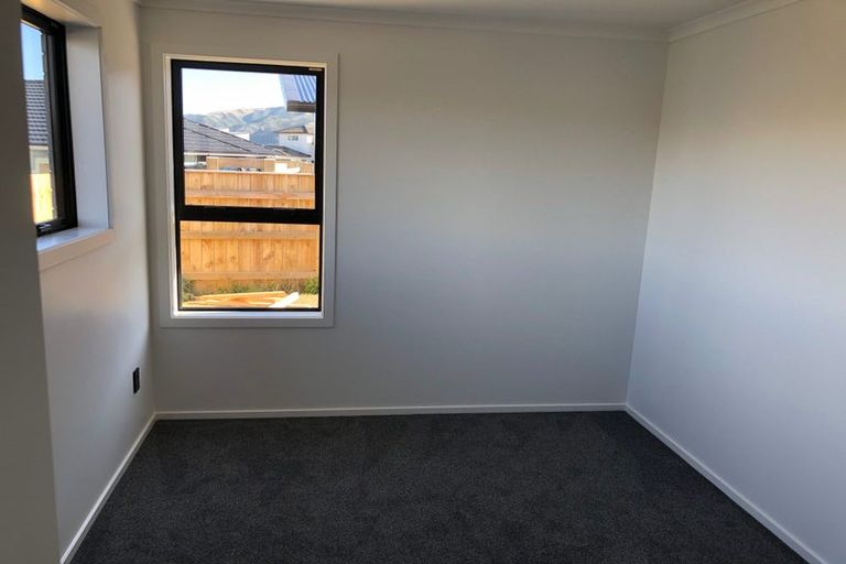 Photo of property in 2 Opaoa Way, Aotea, Porirua, 5024