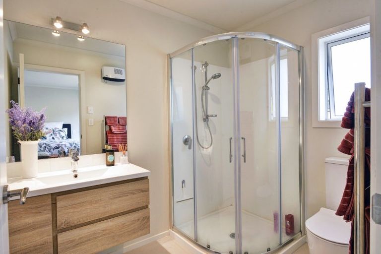 Photo of property in 62 Feist Street, Carterton, 5713