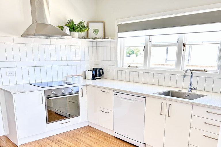 Photo of property in 5 Toutouwai Lane, Inglewood, 4330