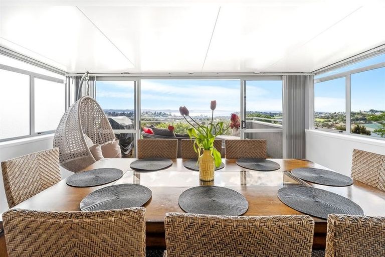 Photo of property in 69 Wade River Road, Stanmore Bay, Whangaparaoa, 0932