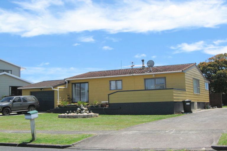 Photo of property in 17a Taihiki Road, Clarks Beach, 2122