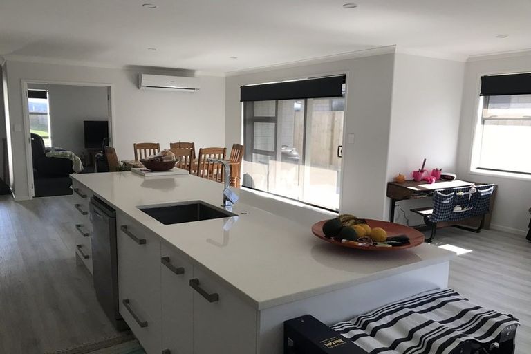 Photo of property in 37 Piata Street, Papamoa Beach, Papamoa, 3118