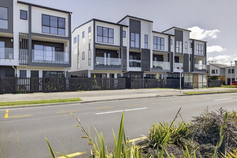 Photo of property in 9 Coast Garden Drive, Hobsonville, Auckland, 0616