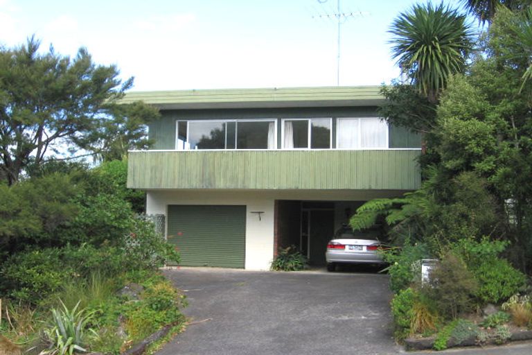 Photo of property in 15 Learmonth Avenue, Birkenhead, Auckland, 0626