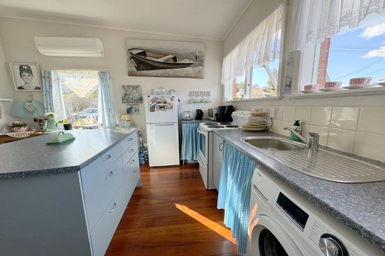 Photo of property in 11 Waverley Street, Waipawa, 4210