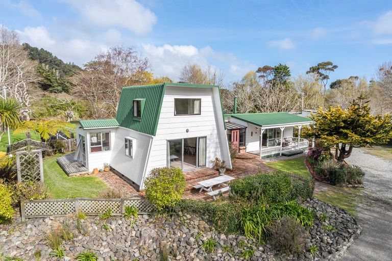 Photo of property in 329a Paekakariki Hill Road, Paekakariki Hill, Porirua, 5381