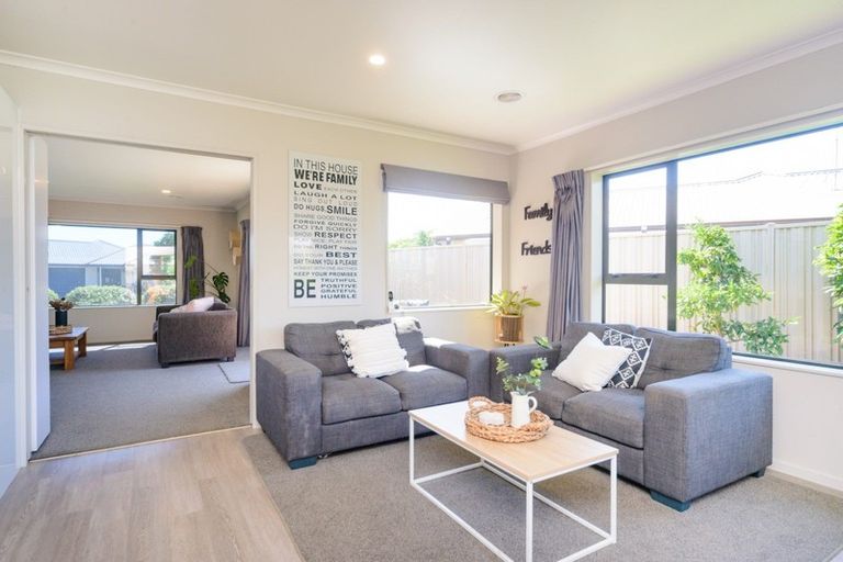 Photo of property in 18 Daniel Place, Kelvin Grove, Palmerston North, 4414