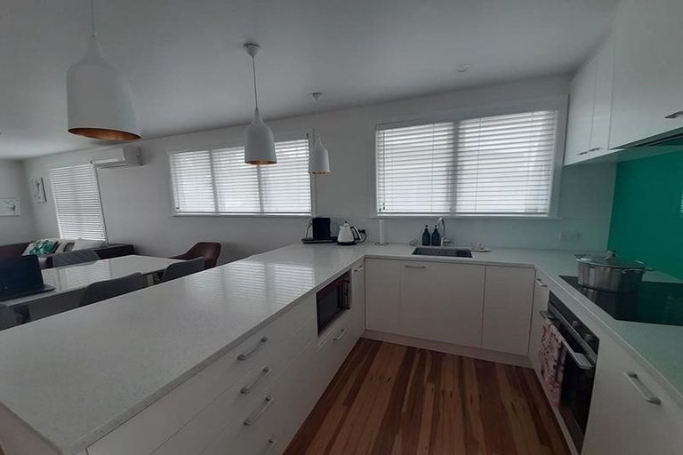 Photo of property in 11 Windrush Close, Mangere, Auckland, 2022