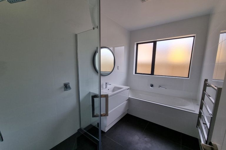 Photo of property in 11 Konoba Avenue, Kumeu, 0810