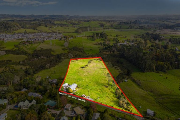 Photo of property in 458 Don Buck Road, Massey, Auckland, 0614