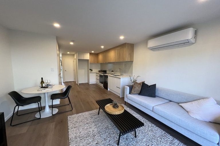 Photo of property in 355 Glengarry Road, Glen Eden, Auckland, 0602