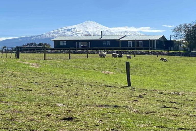 Photo of property in 2745 Opunake Road, Te Kiri, Opunake, 4682