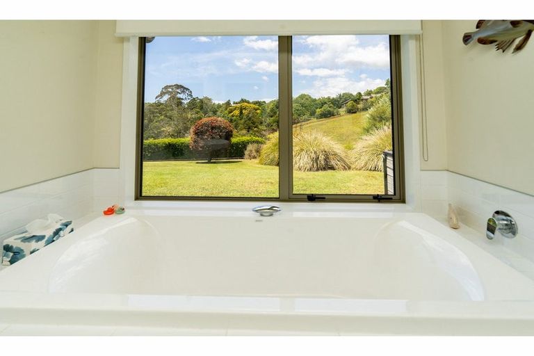 Photo of property in 20 Access Heights, Kerikeri, 0230