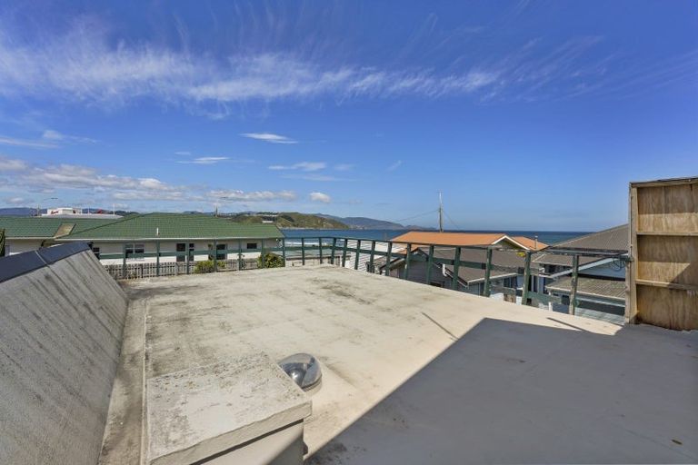 Photo of property in 201 Queens Drive, Lyall Bay, Wellington, 6022