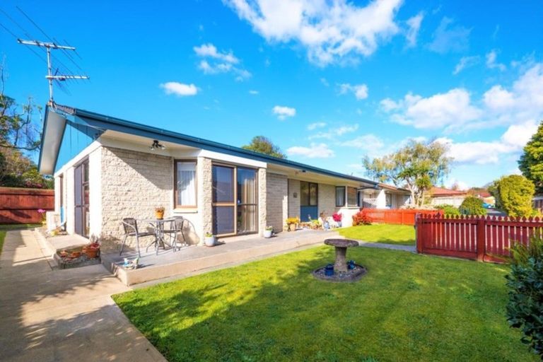 Photo of property in 2/6 Ti Nana Crescent, Henderson, Auckland, 0610
