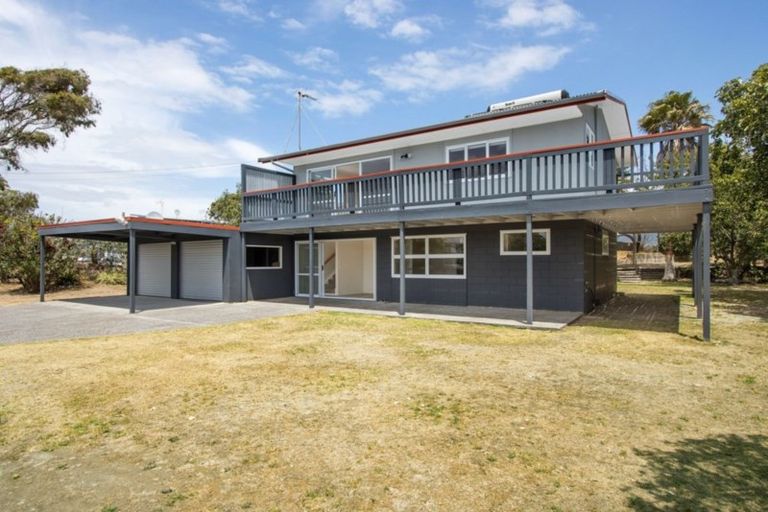 Photo of property in 104 Seaforth Road, Waihi Beach, 3611