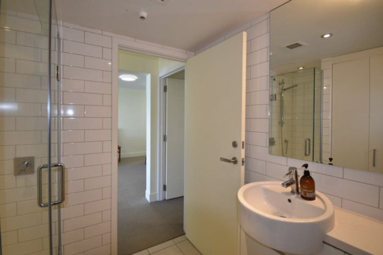 Photo of property in The Capital, 370 Oriental Parade, Oriental Bay, Wellington, 6011