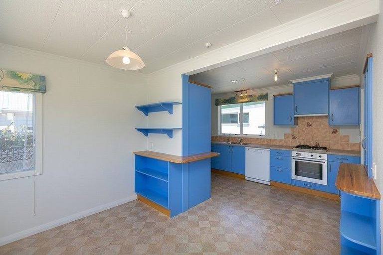 Photo of property in 10 Union Street, Merrilands, New Plymouth, 4312