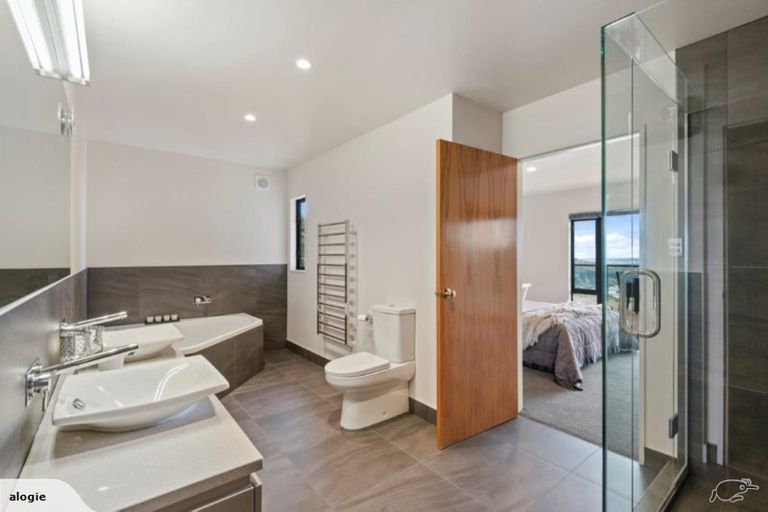 Photo of property in 2/272 Major Hornbrook Road, Mount Pleasant, Christchurch, 8081