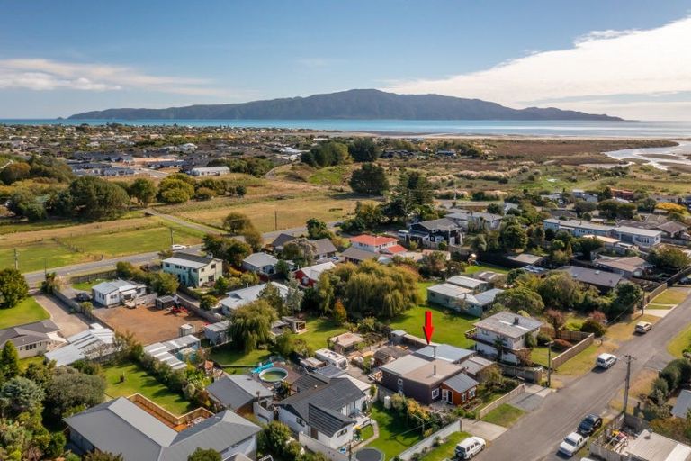 Photo of property in 16 Ruru Road, Otaihanga, Paraparaumu, 5036
