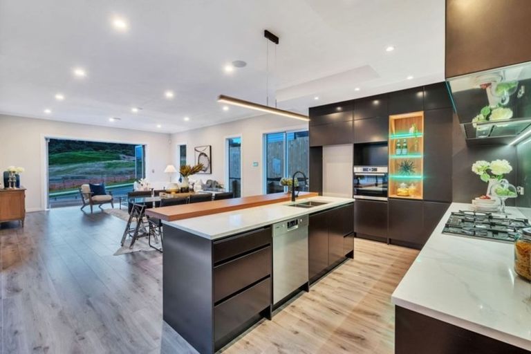 Photo of property in 36 Celestial Crescent, Orewa, 0931