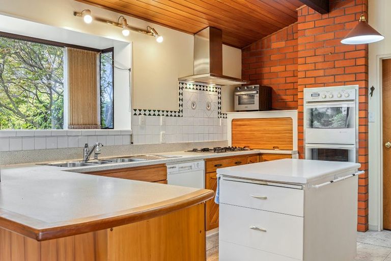 Photo of property in 2 Kent Lodge Avenue, Avonhead, Christchurch, 8042