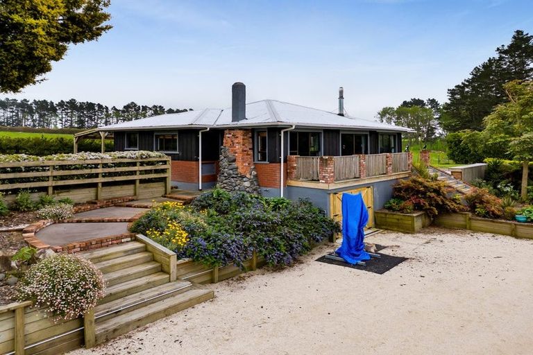 Photo of property in 8 Clearview Road, Lepperton, New Plymouth, 4373