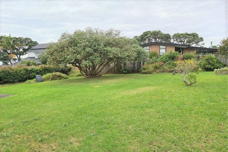 Photo of property in 11 Heath Avenue, Northcote, Auckland, 0627