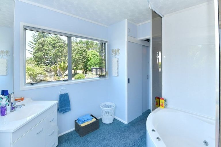Photo of property in 27 James Mcleod Road, Shelly Beach, South Head, 0874