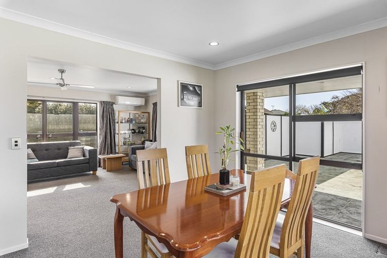 Photo of property in 2 Chilton Drive, Paraparaumu, 5032