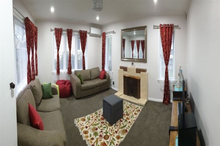 Photo of property in 5 Rosier Road, Glen Eden, Auckland, 0602