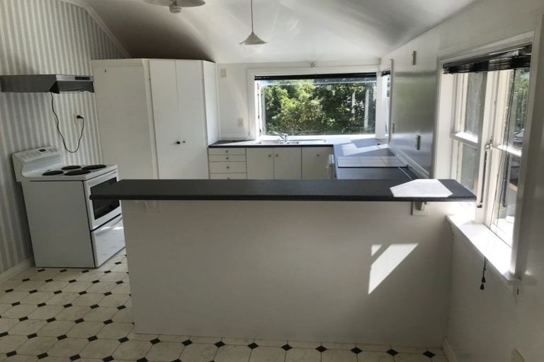 Photo of property in 34 Mandalay Terrace, Khandallah, Wellington, 6035