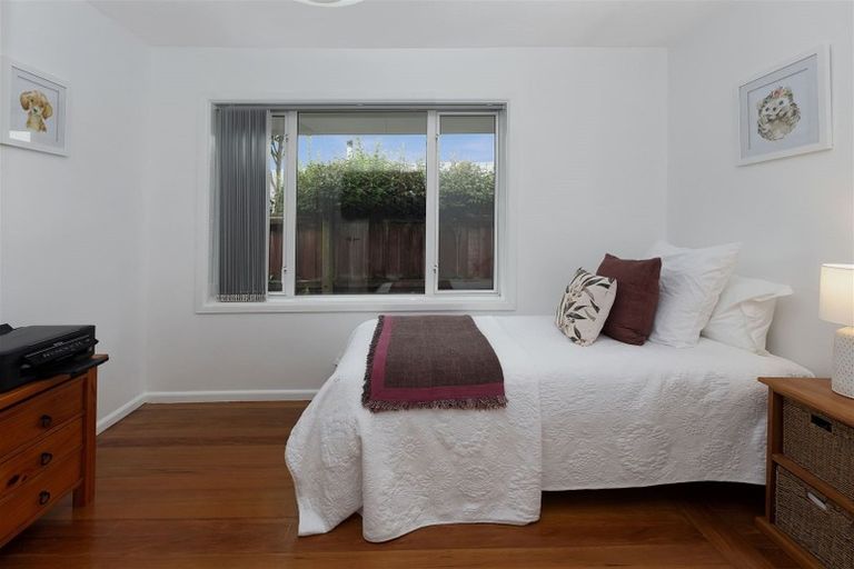 Photo of property in 8 Ladbrokes Place, Fendalton, Christchurch, 8052