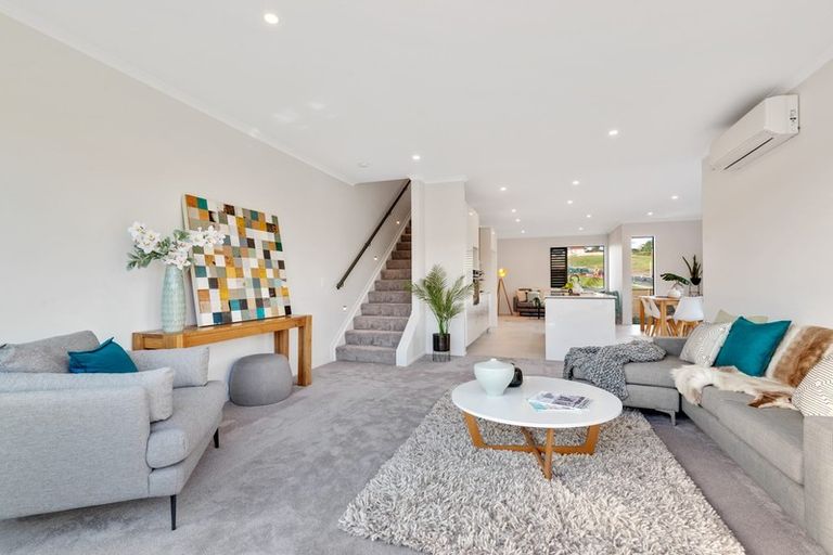 Photo of property in 28 Owen Chapman Drive, Red Beach, 0932