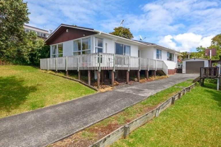 Photo of property in 5 Nor'east Drive, Northcross, Auckland, 0632