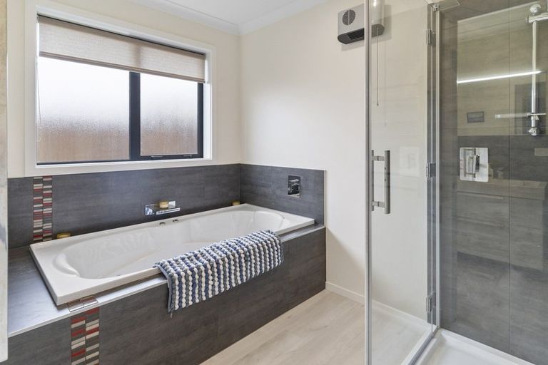 Photo of property in 18 Feist Street, Carterton, 5713