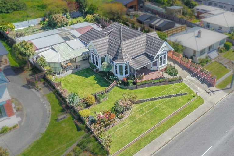 Photo of property in 160 Marine Parade, Bluff, 9814