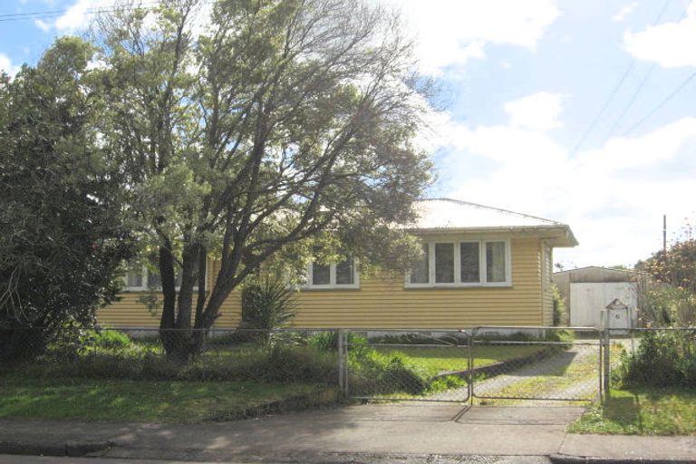 Photo of property in 6 Sutton Crescent, Papakura, 2110